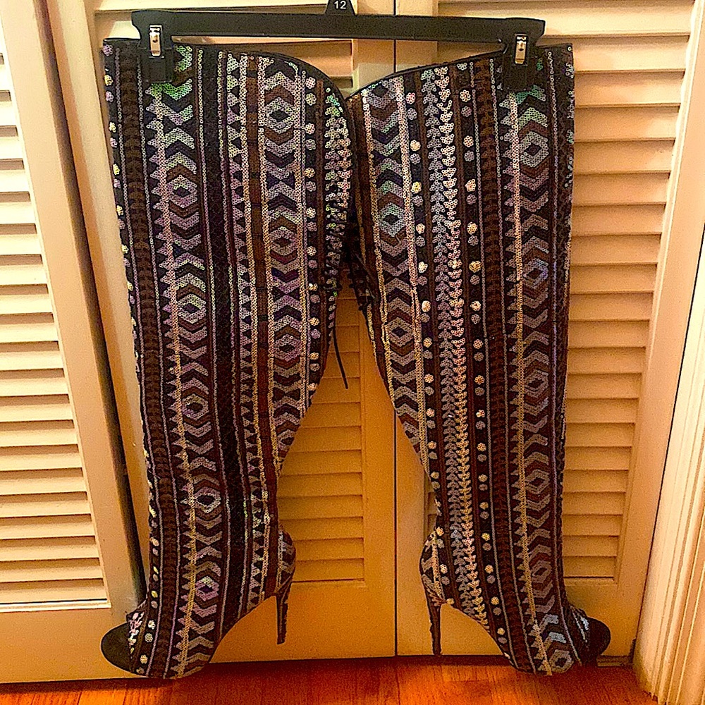 🔥Thigh High, Bling Sequin Zip up Boots. 22”inches in length, 4inch heels.